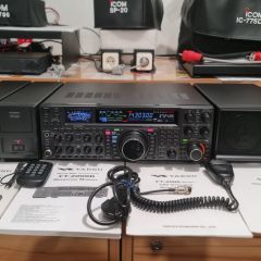 YAESU FT-2000 D   FP-2000  FH-2  MH-318B8  SP-2000 DMU-2000