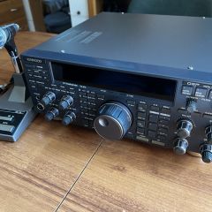 Kenwood TS870S + MC-60A