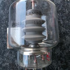 Kupę lampę QB3/300 lub Q04/11 ew. 3-500Z, sprwną 100%, NOS