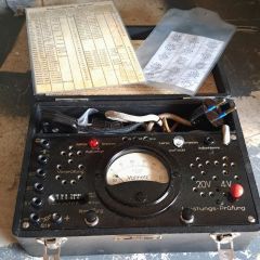 Zabytkowy miernik lamp elektronowych
