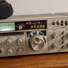 Yaesu FT-107M + FP107E   (zasilacz z głośnikiem)