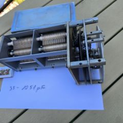 Kondensator z przekładnią 2x  35-1051 pF