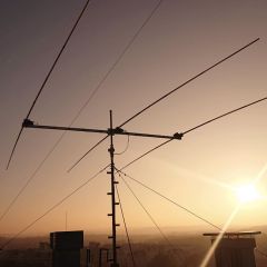 ANTENA: Ultrabeam 6 Band Beam 6–20 m / 3 elementy na każde pasmo 20 m, 17 m, 15 m, 12 m, 10 m, 6 m.