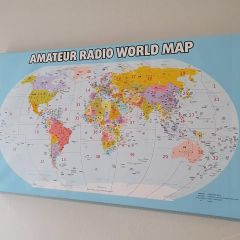 Krótkofalarska mapa świata z prefiksami, fotoobraz na płótnie, oprawiona mapa świata