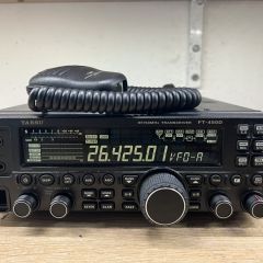 Yaesu FT-450D.