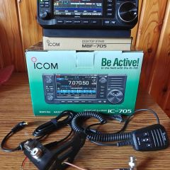 Transceiver Icom IC-705 HF/VHF/UHF z dodatkami