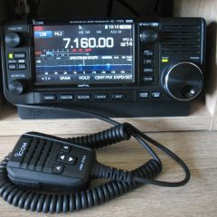 ICOM IC-705 + skrzynka ICOM AH-705 i inne.