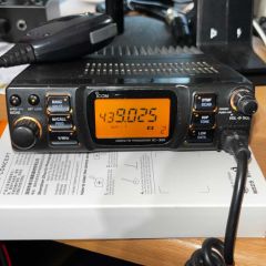 Radio UHF Icom IC-381 D