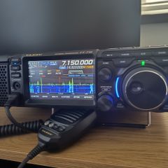 Yaesu Ft-710 Aess Radiotelefon Hf  100W Atu Dsp wraz z anteną i zasilaczem.