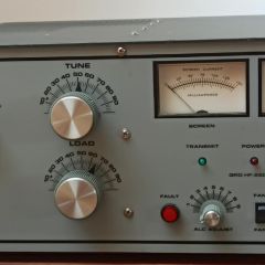 Wzmacniacz KF produkcji USA. QRO HF -2500DX na 2 lampach GU74B.