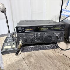 ICOM IC-820 FM/SSB/CW plus mikrofon ICOM SM-8