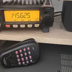 YAESU ft2800M